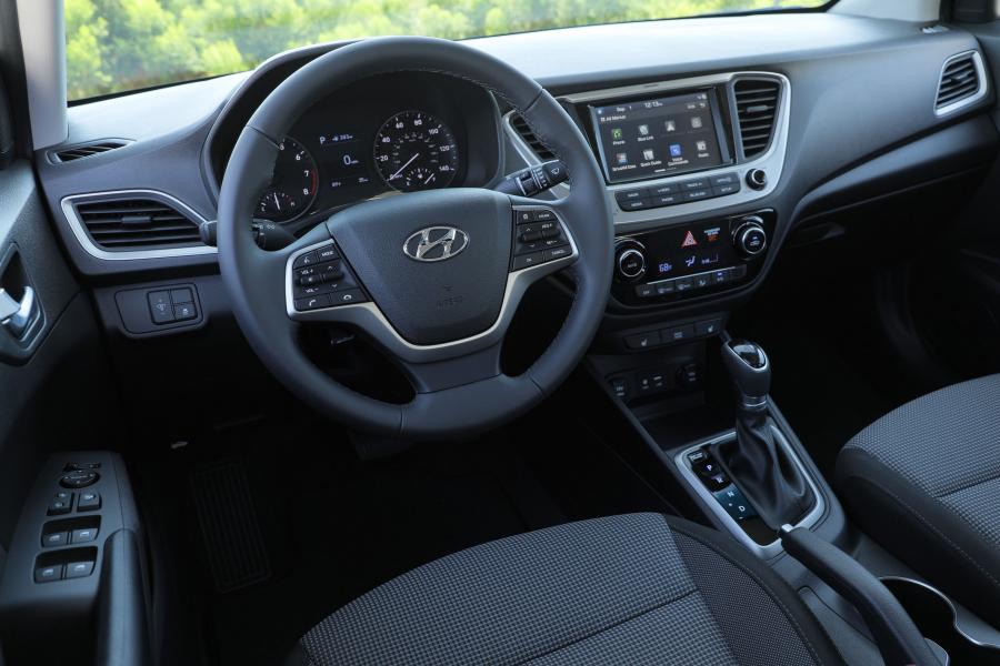 Торпедо Hyundai Accent 2017 года  (NA) (фото 53 из 63)